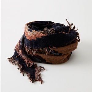 Great Cond’n Wilfred Diamond Mosaic Triangle Scarf